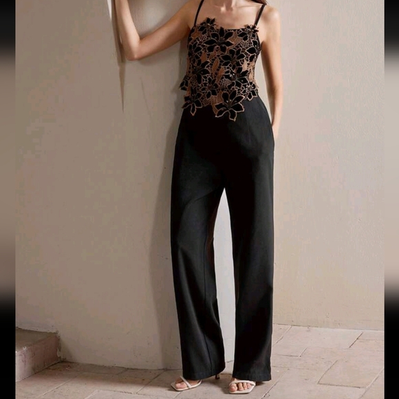 Women's Floral Embroidered Spaghetti Strap Casual Slim Romper - Picture 4 of 5